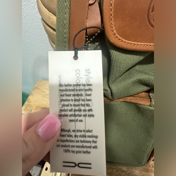 Claire Chase Colorado Sling Bag NWT $169 - Picture 4 of 6